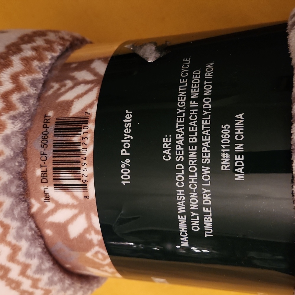 Reversible Fleece Throw - Picture 4 of 6